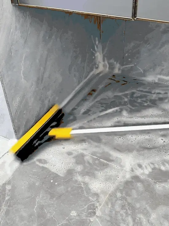 Cepillo 2 en 1 — raspando agua